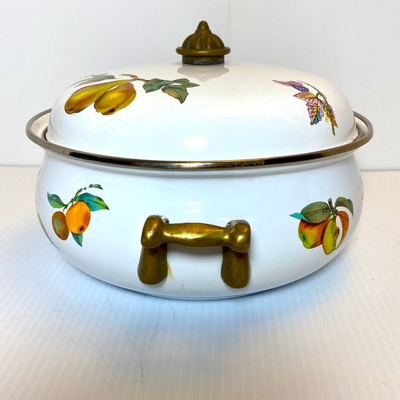 Vintage Tabletops Unlimited Enamel Fruit Pattern Pot w/Lid Brass Hardware - Picture 2 of 6